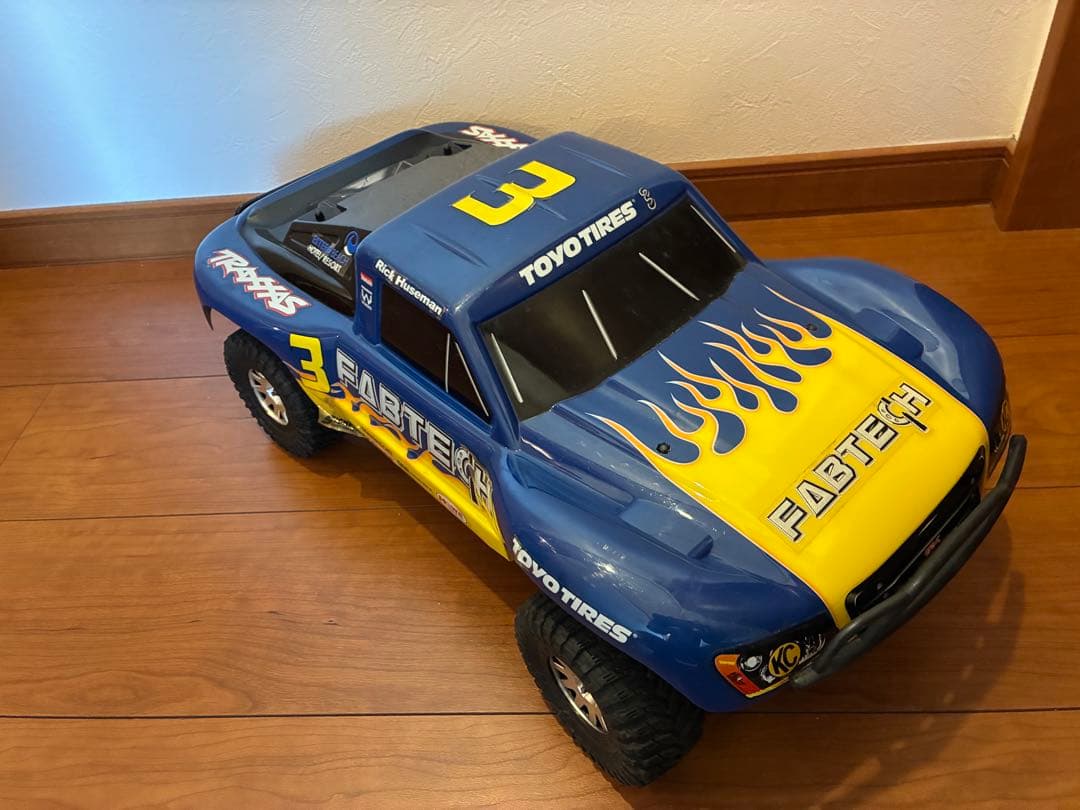 トラクサススラッシュ4X4アルティメイト1/10