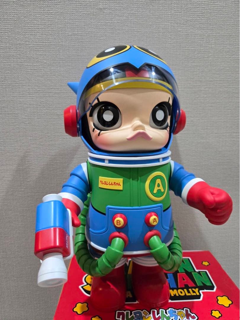 MEGA SPACE molly 400% アクション仮面　クレヨンしんちゃん