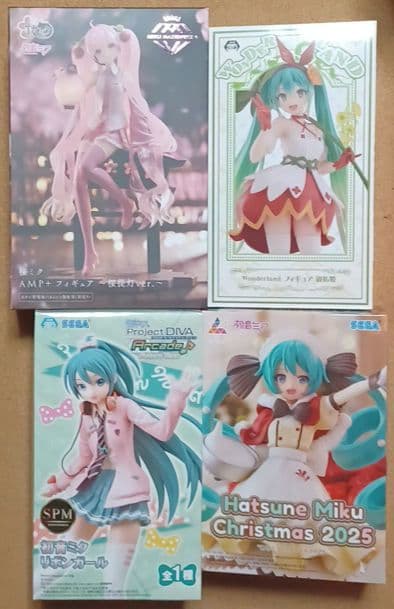 プライズ　初音・桜ミク　AMP・SPM等　４体set