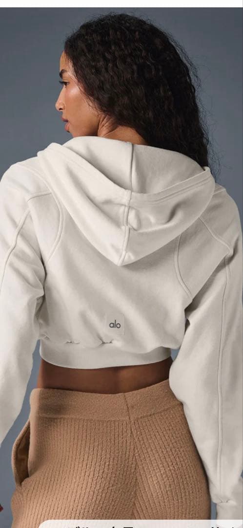 alo アコレード クロップド ジップ フーディ