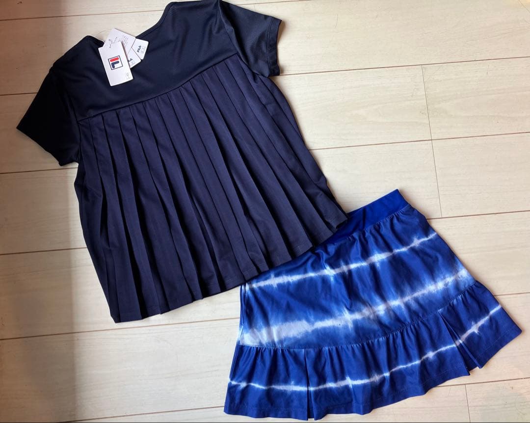 FILAフィラ＊紺のエアリーバックプリーツトップスとタイダイブルースコートセット