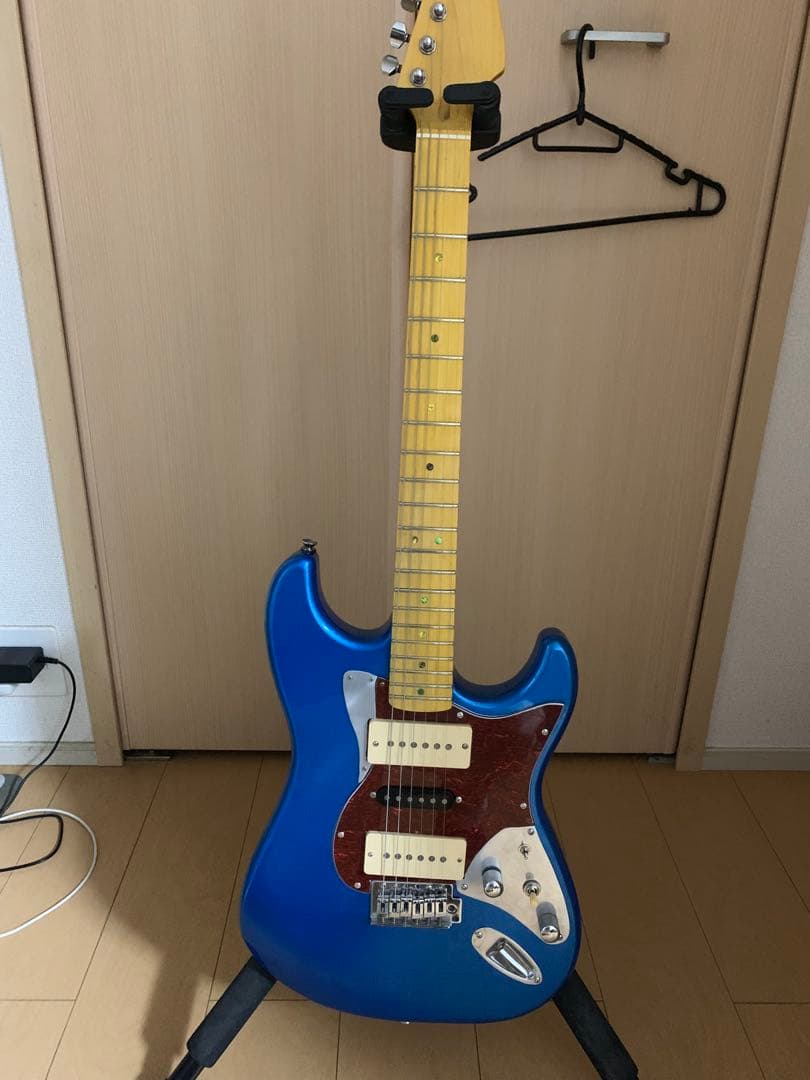 青いエレキギター ストラト　ジャズマスター