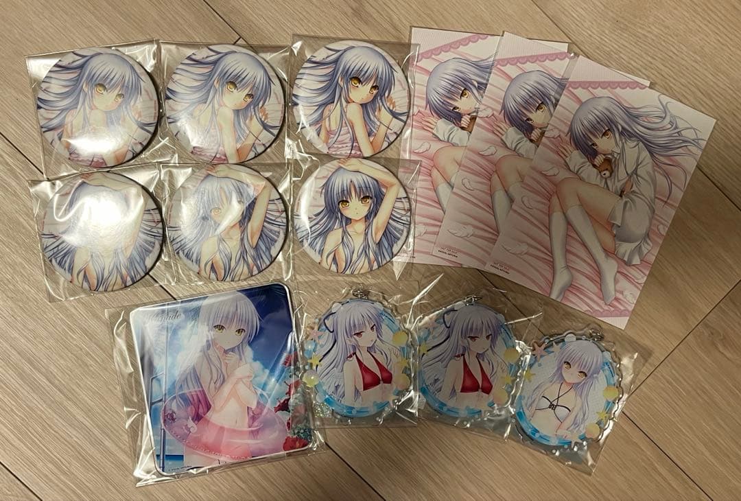 天使　立華かなで　缶バッジ　アクリルスタンド　キーホルダー　特典ポストカード