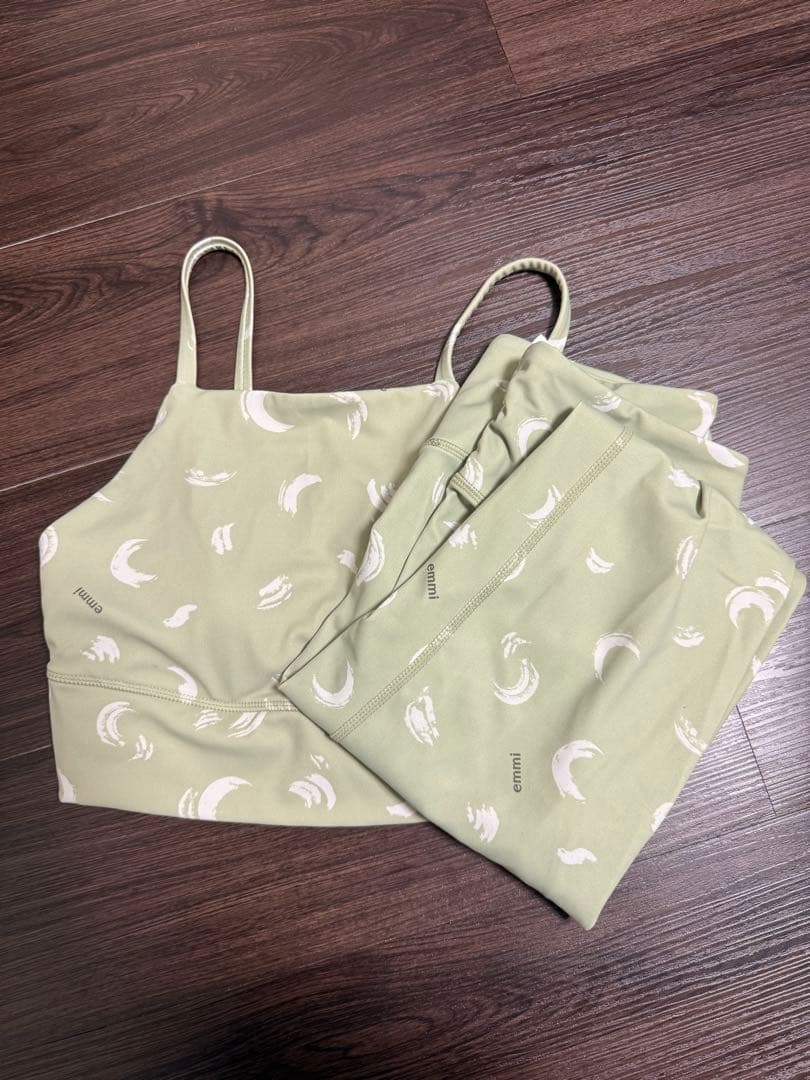 ■emmi yoga MOON柄　エミヨガ　ブラトップ　Sサイズ　ライム