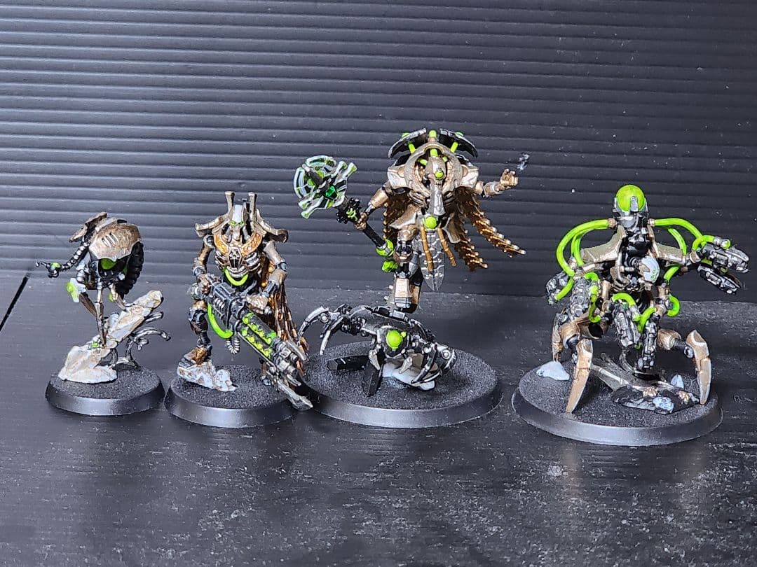 週刊ウォーハンマーネクロン軍団塗装済み。