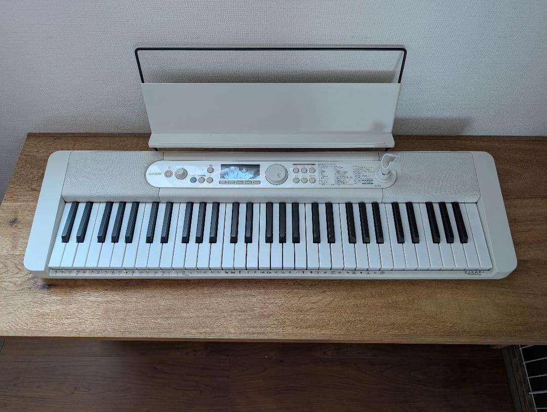 21年製　LK-520CASIO 電子キーボード 61鍵盤 ホワイト