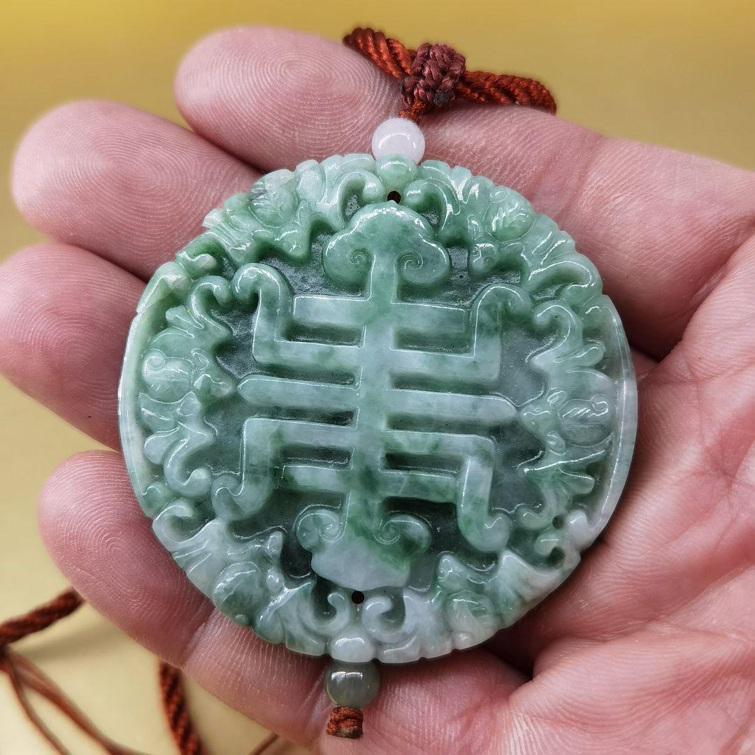 {整理番号:BJ017}翡翠両面彫刻福寿ペンダント手編みネックレス(鑑定書付)