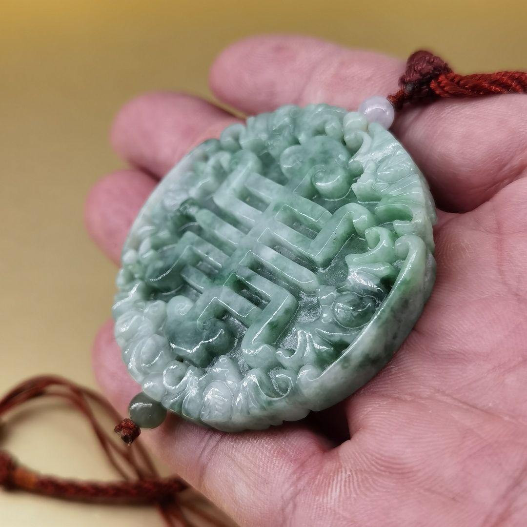 {整理番号:BJ017}翡翠両面彫刻福寿ペンダント手編みネックレス(鑑定書付)
