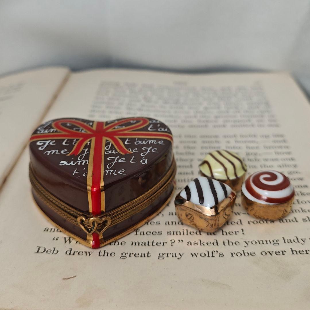 リモージュボックス　ハート型のチョコレートボックス　フランス製　磁器