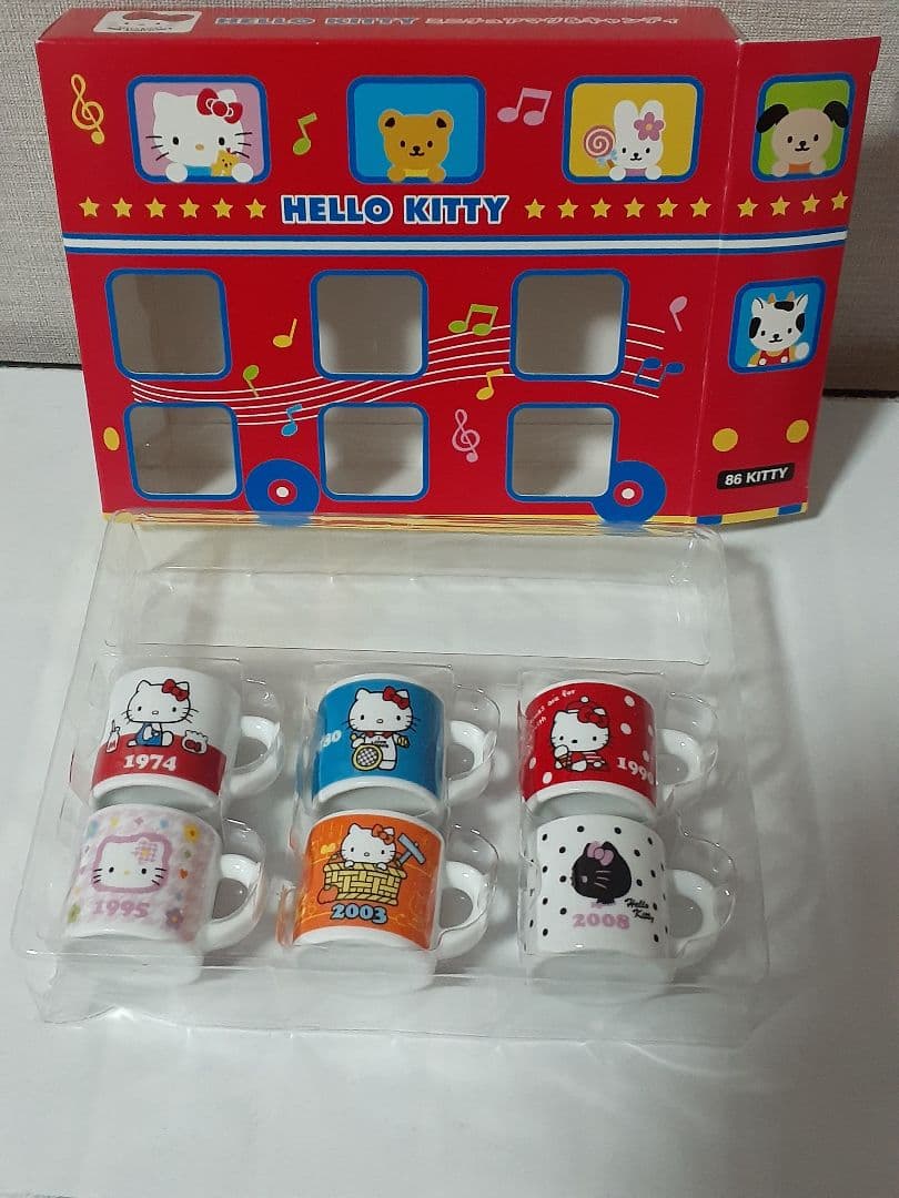 ハローキティ35周年記念　ミニチュアマグカップ