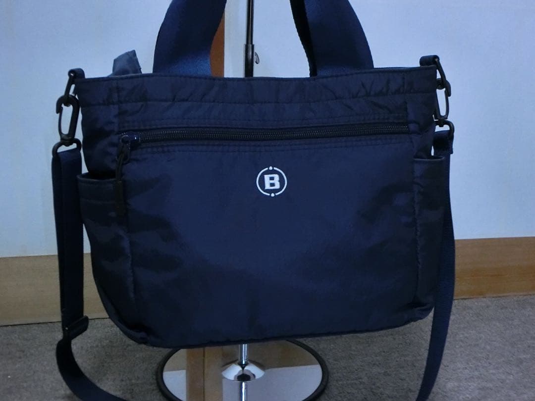 BRIEFING ブリーフィング　ネイビーのカートバッグ ラウンドバッグ