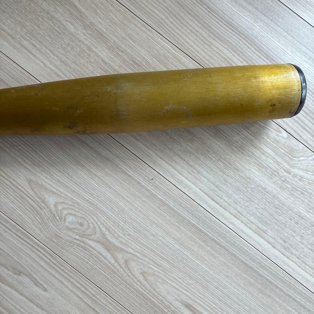 少年野球用金属バット(81センチ、610グラム、リザードスキン着用)