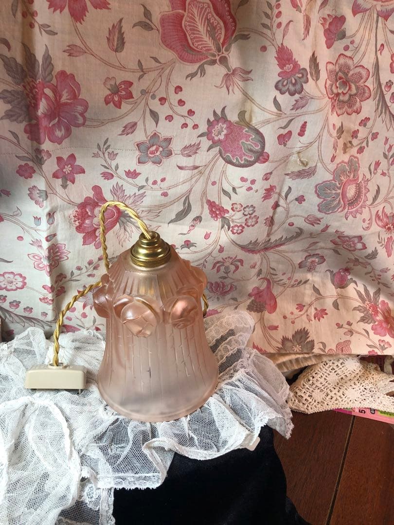 フランス仕入れ　ピンクシェード. コード込み