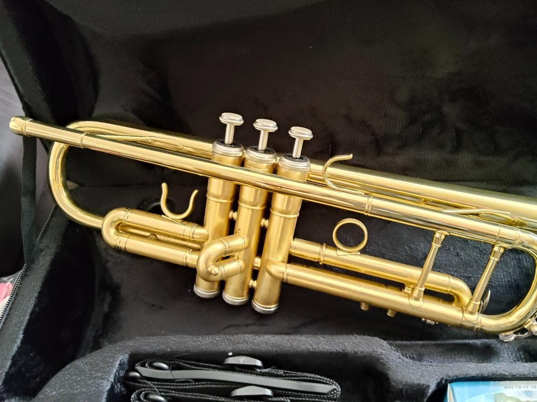 トランペット　金　Astonvilla　未使用品