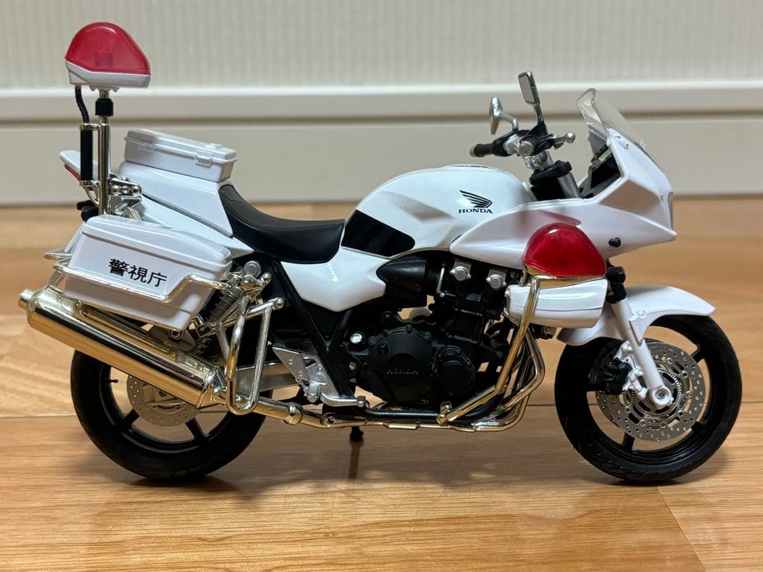 アオシマ 1/12 ホンダ CB1300P 警視庁 白バイ 完成品 訳あり