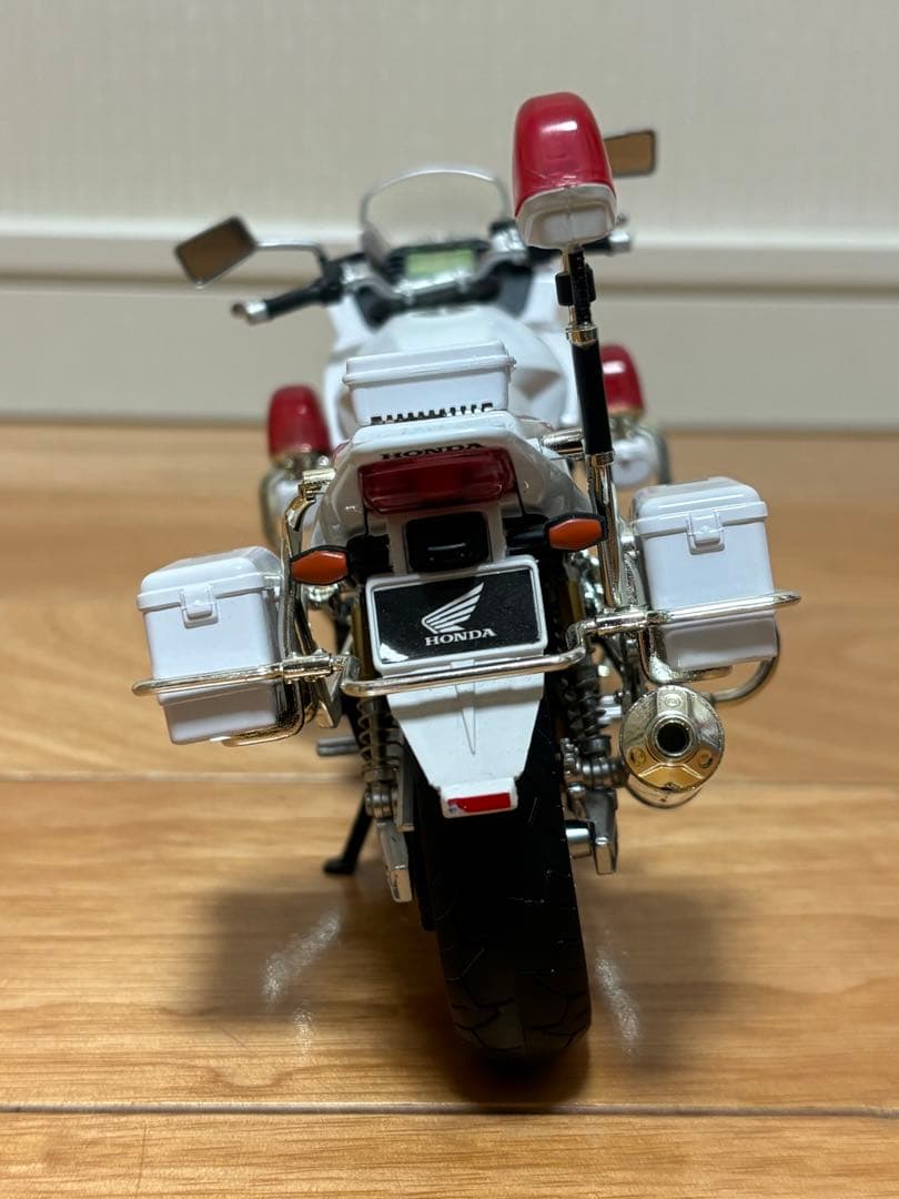 アオシマ 1/12 ホンダ CB1300P 警視庁 白バイ 完成品 訳あり
