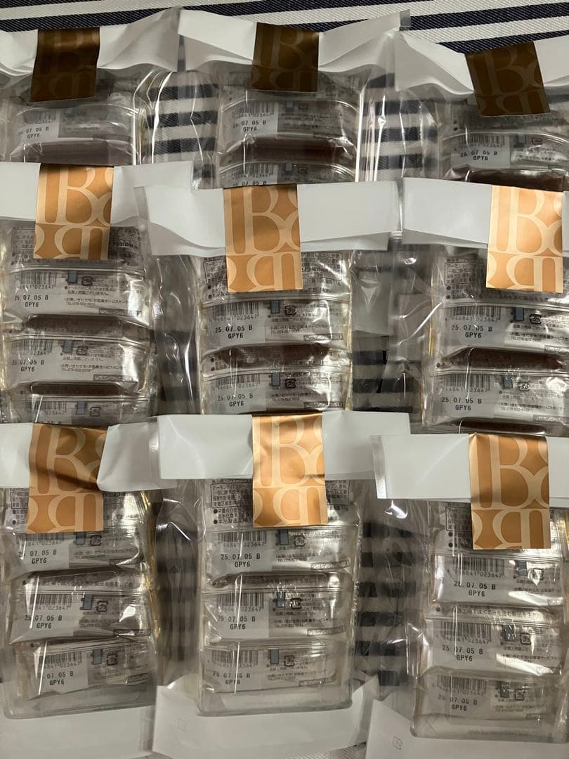 【ハクスラ】モロゾフ　アーモンドケーキ12袋、フィナンシェ9袋