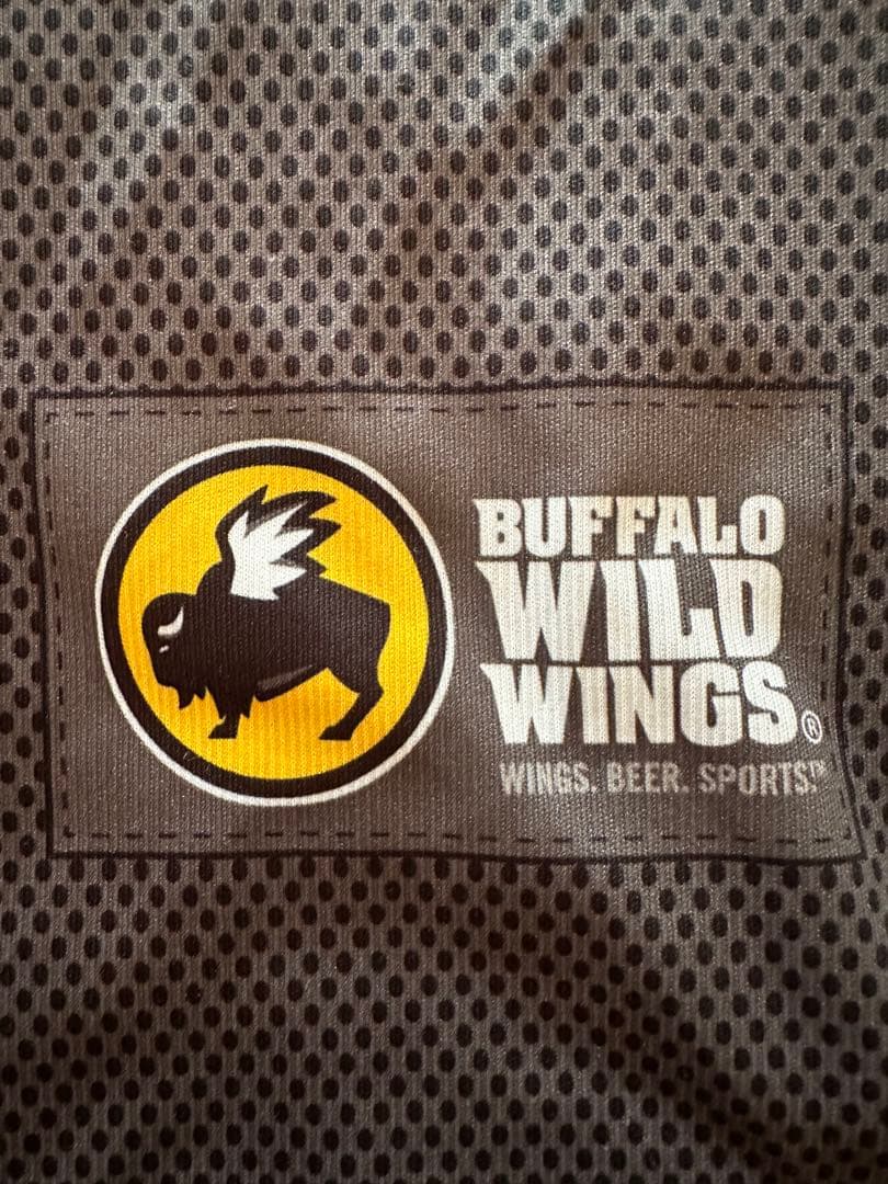 BUFFALO WILD WINGS アメリカンフットボールシャツ 82