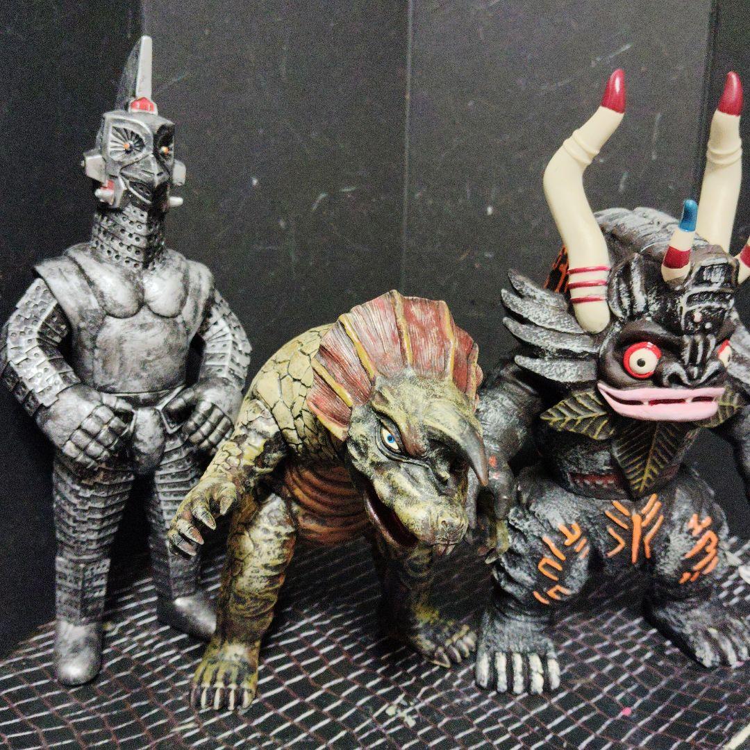 しんウルトラ怪獣旧型ソフビカプセル怪獣、グドンvsツインテール、EXゴモラ