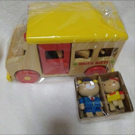 ハローキティ　木製スクールバス　知育玩具　ウッドシリーズ　絵本　バス　木製