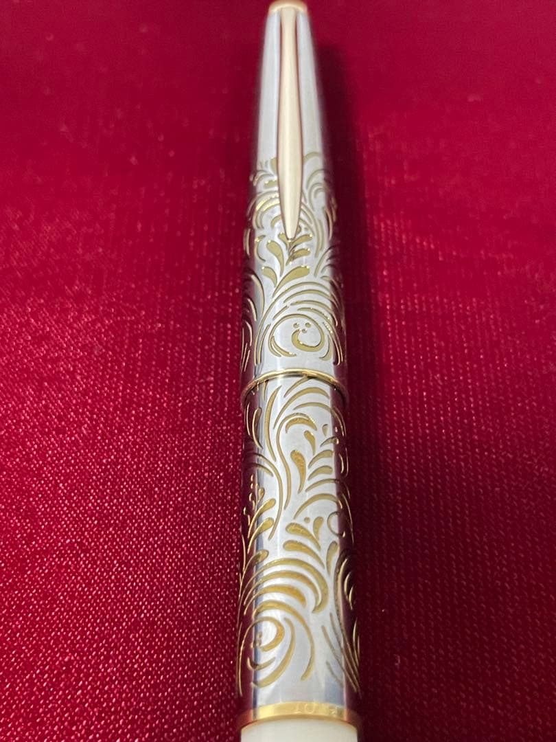 ⚪︎新品未使用　1970年代製　レディ 唐草　アイボリーカバー 18K F 絶版