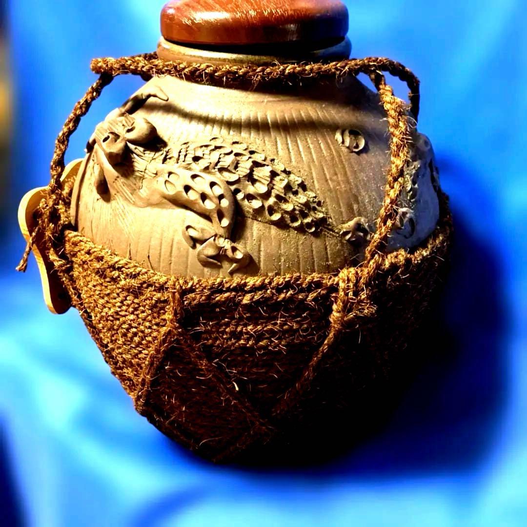 泡盛古酒壺・　古酒造り用・シュロ縄巻き空壺　・蓋つき