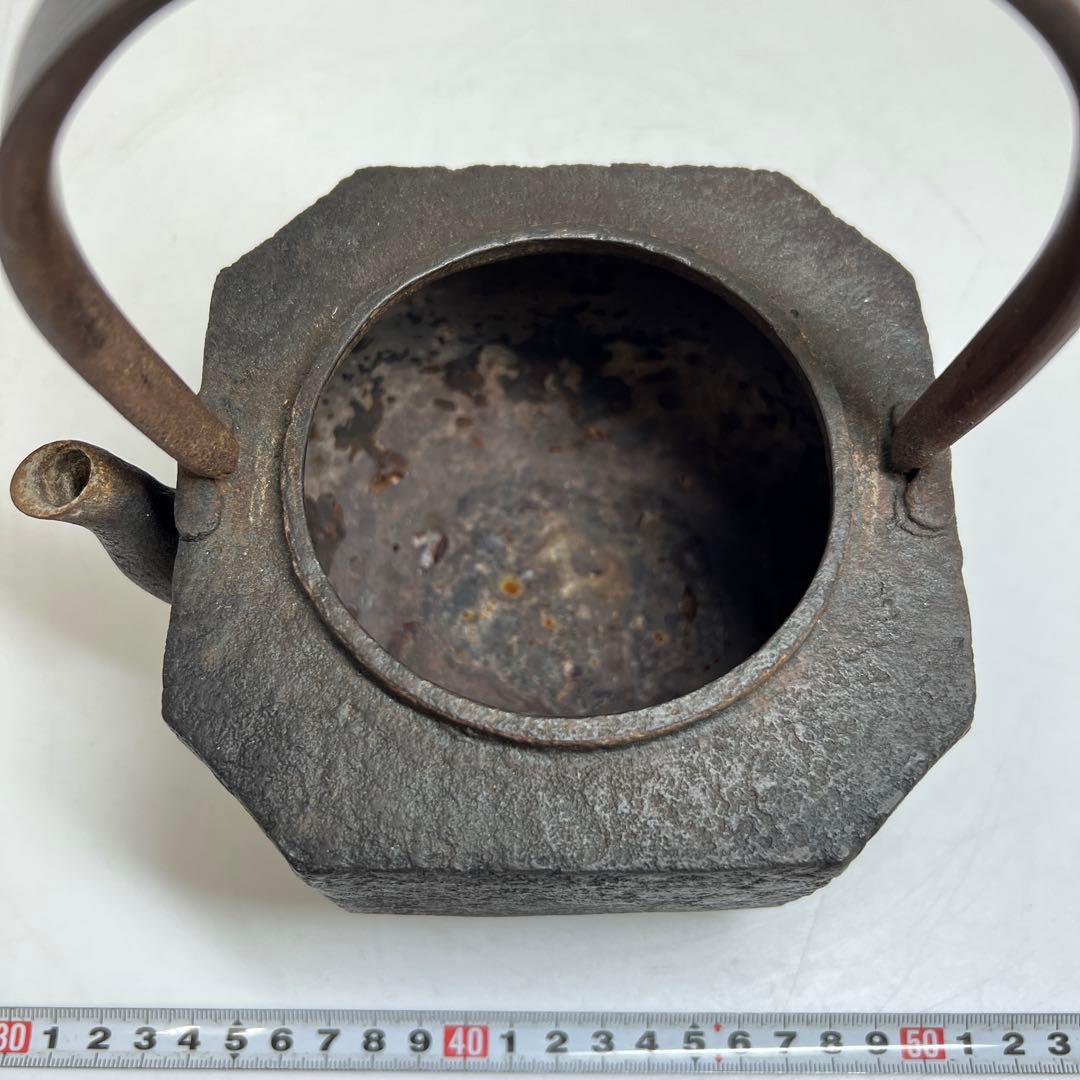 精金堂　雷文象嵌把手八角鉄瓶　合箱　1708g 東Y7-0509⭐︎2Fトニチ