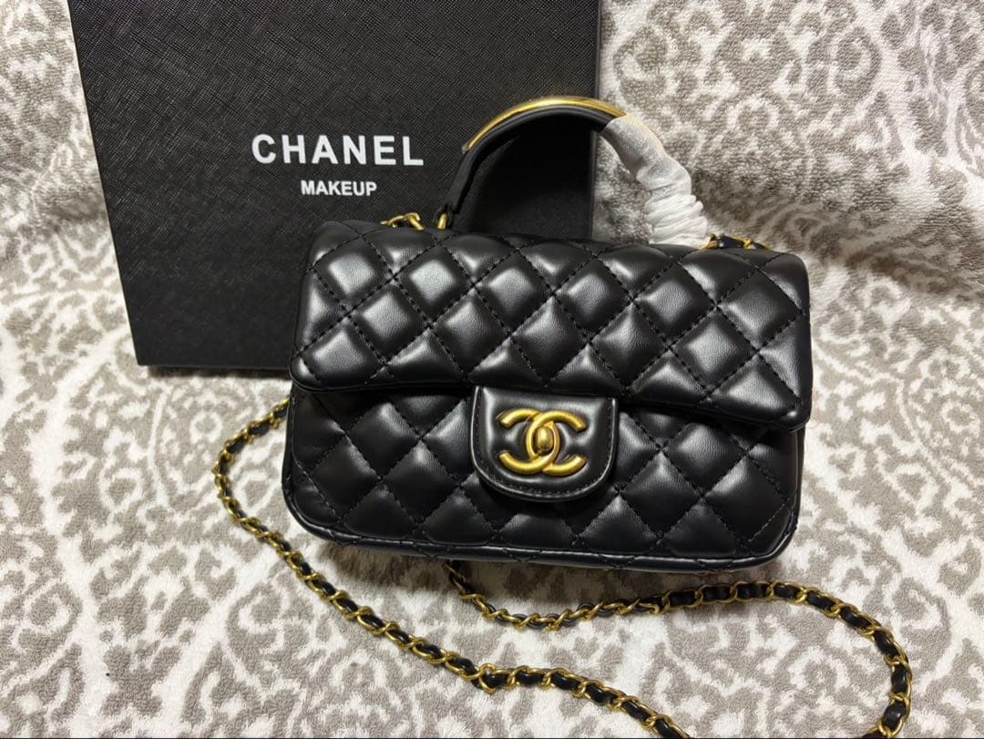 CHANEL MAKEUP ハンドルゴールドプレート　キルティング　バッグ