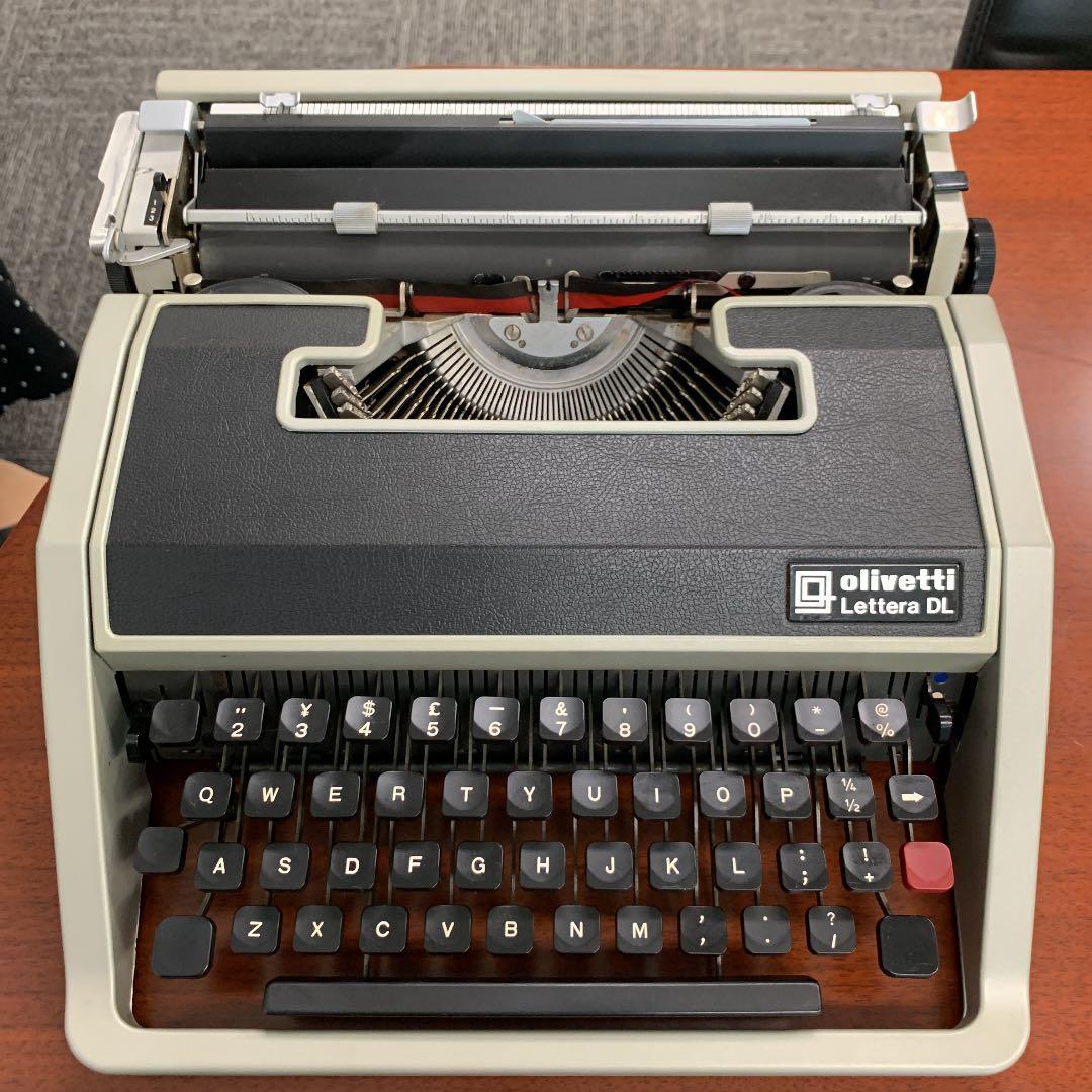 オリベッティタイプライター