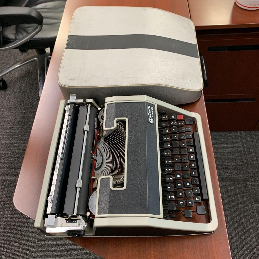 オリベッティタイプライター