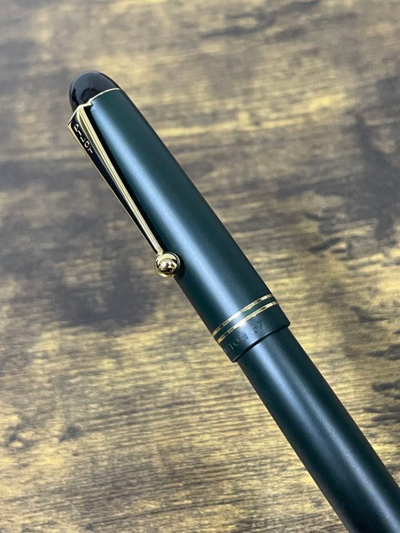 新品未使用　マットグリーン　カスタム　67 字幅F 万年筆　パイロット　ケース付