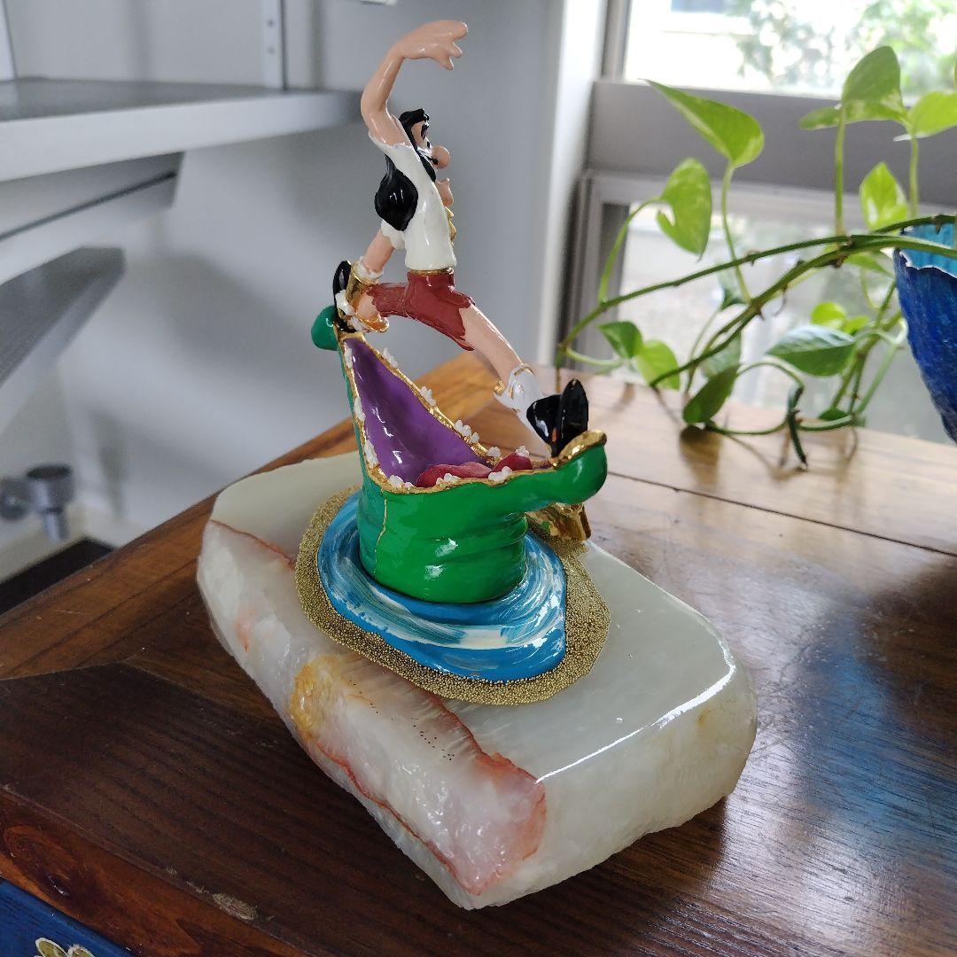 レア美品です！DISNEY Captain Hook 天然石 台座 フィギュア