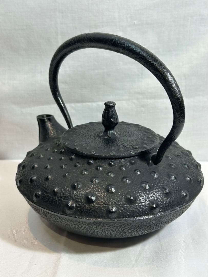 未使用品　南部伝統工芸品　南部匠銘　中アラレ　南部鉄瓶　南部鉄器　鉄瓶