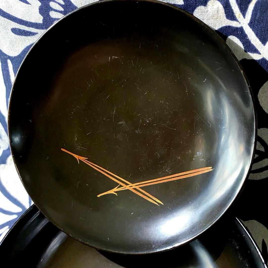 大正時代物・骨董　天然木製黒色漆器椀　金蒔絵・風景画に松葉　菓子椀・雑煮椀　三客