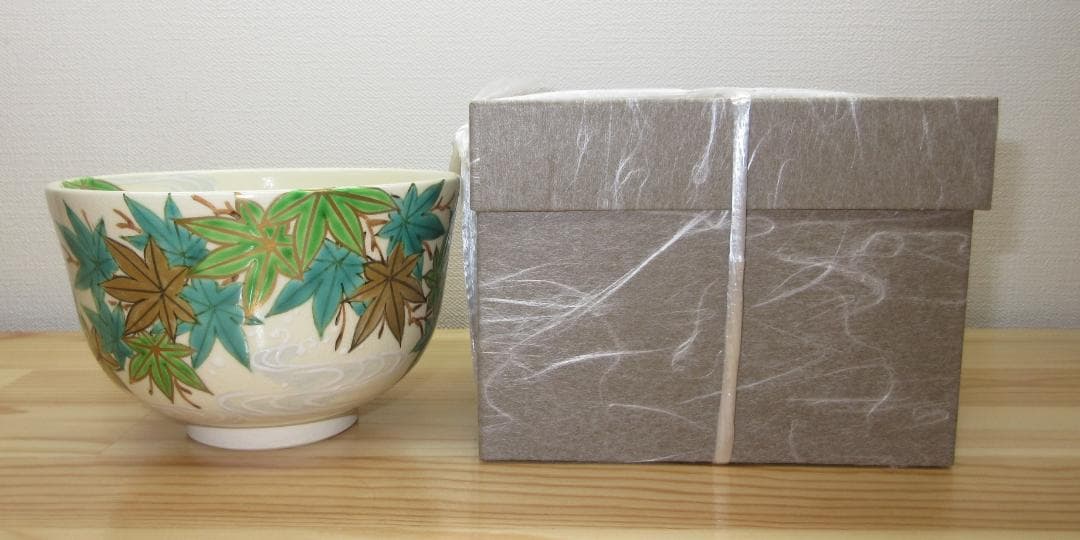 送料込【逢絢亭・新品】茶道具 茶碗 京焼 仁清 流水に青楓の図 廣田嵩花 紙箱