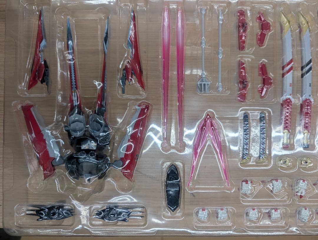 メタルビルド。ガンダムアストレイレッドドラゴニクス。