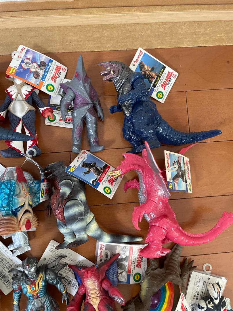 輝*様 タグ付き　ウルトラマンティガ　ダイナ　ガイア　怪獣シリーズ　ソフビ　まと