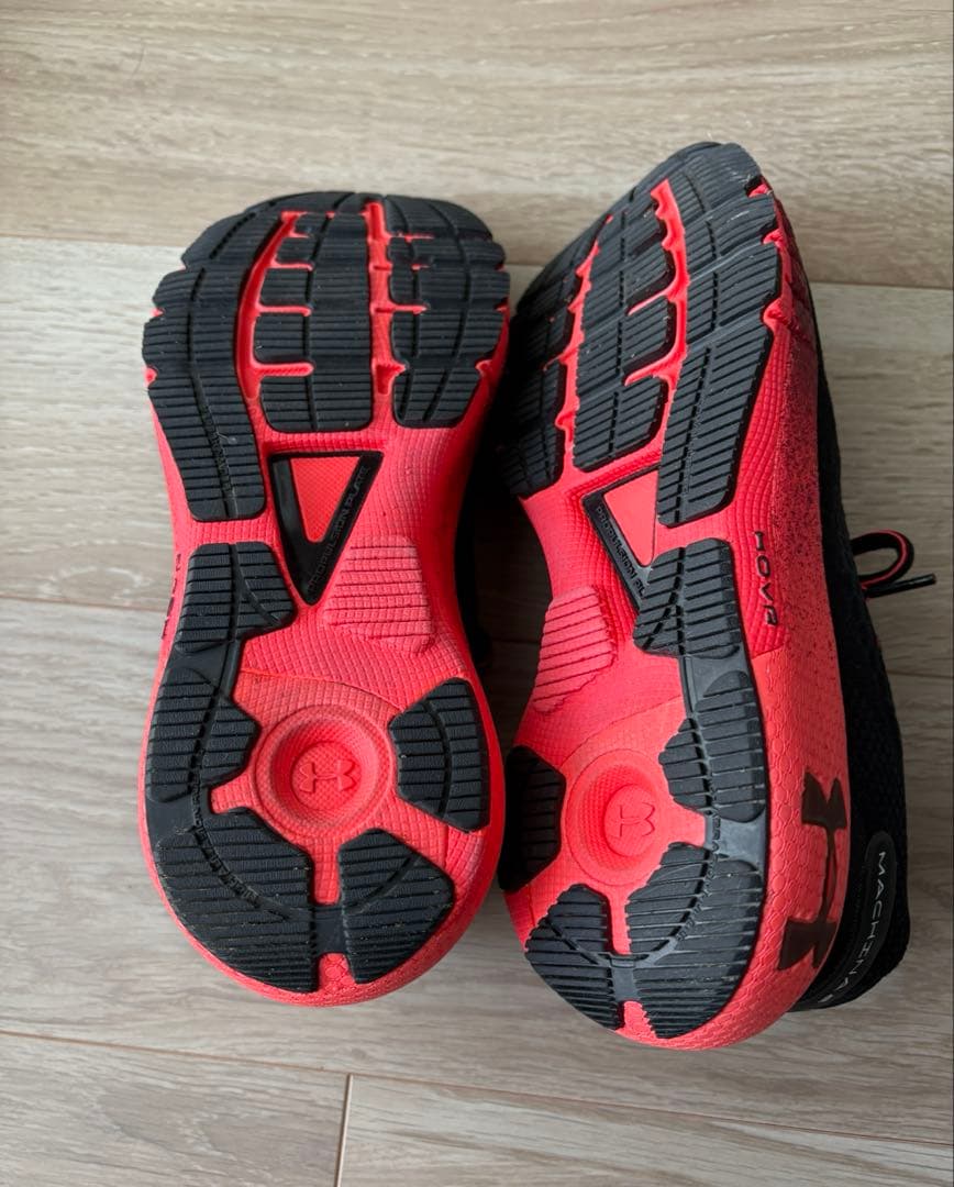 【超美品】アンダーアーマー HOVR MACHINA2 ランシュー 25.5㎝