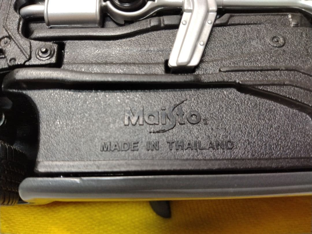 Audi TT ロードスター　1/18