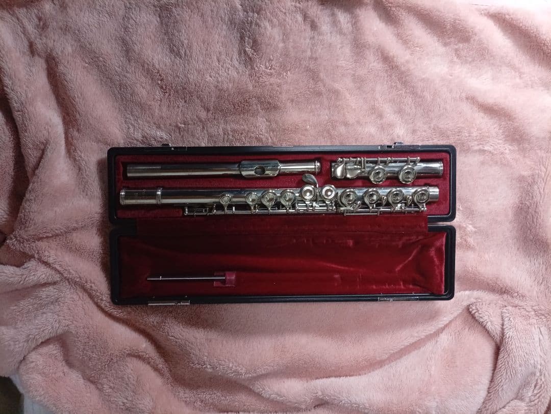 ヤマハ フルート YFL211 本体 ケース付き　Eメカ搭載