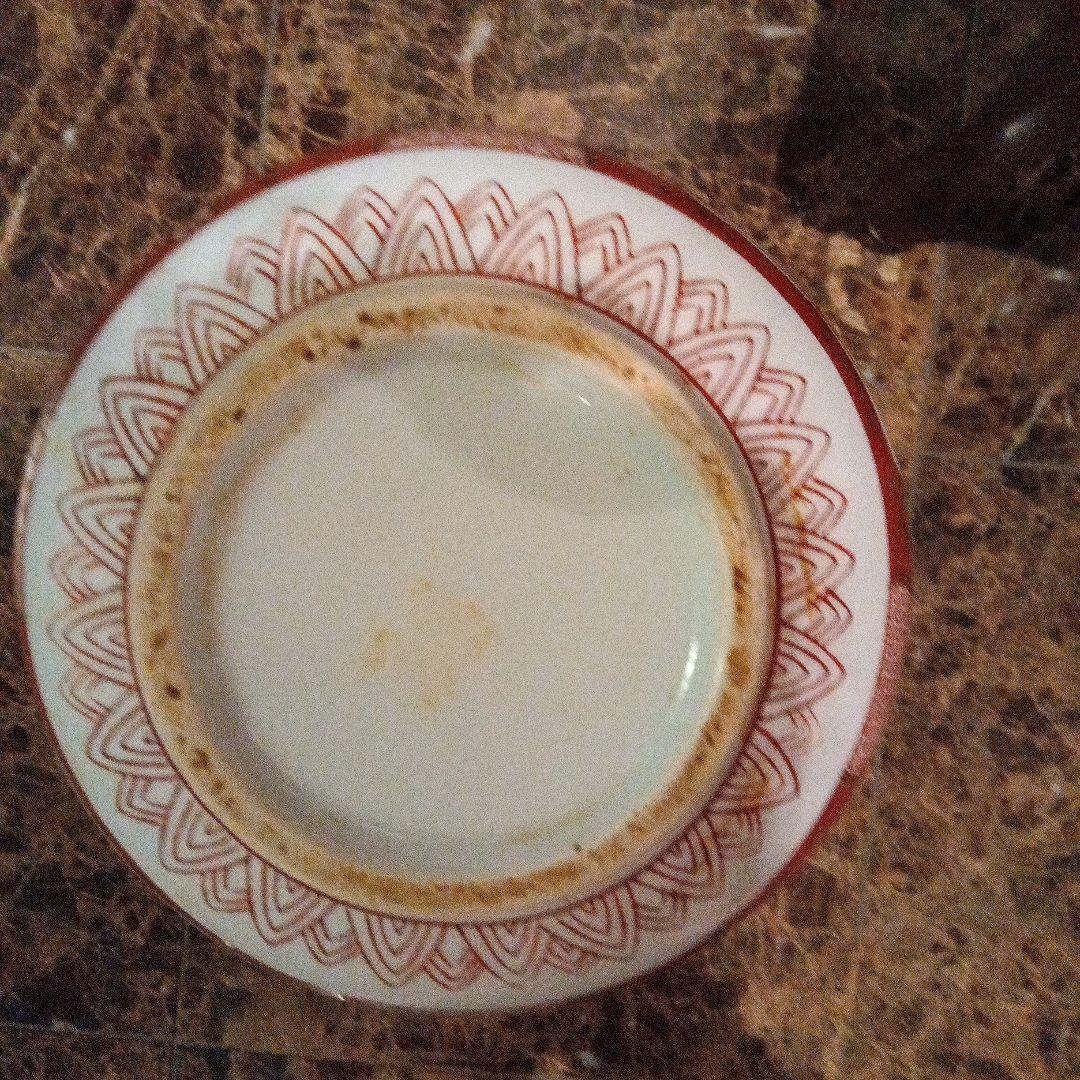 赤と白の花柄陶器花瓶