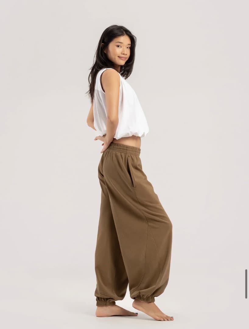 budhi mudra ジョガーパンツ　Coca mobha