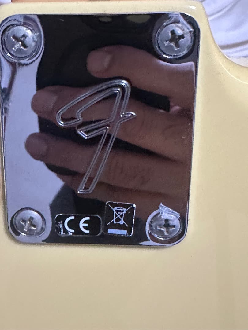 Fender ストラトキャスター イエロー