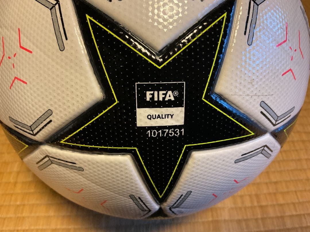 Adidas Champions League サッカーボール　5号　FIFA