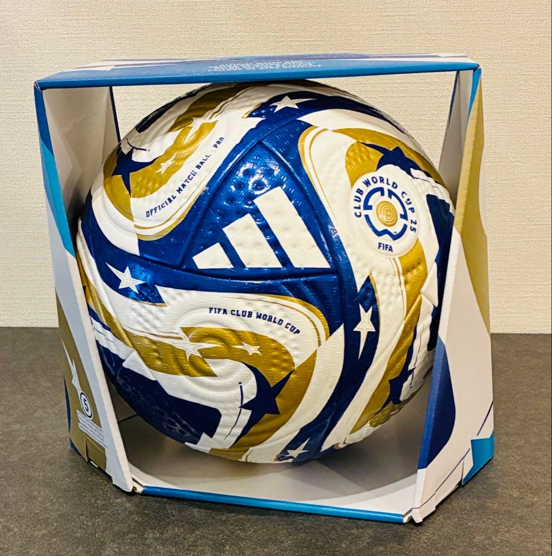 アディダス　サッカーボール　5号球