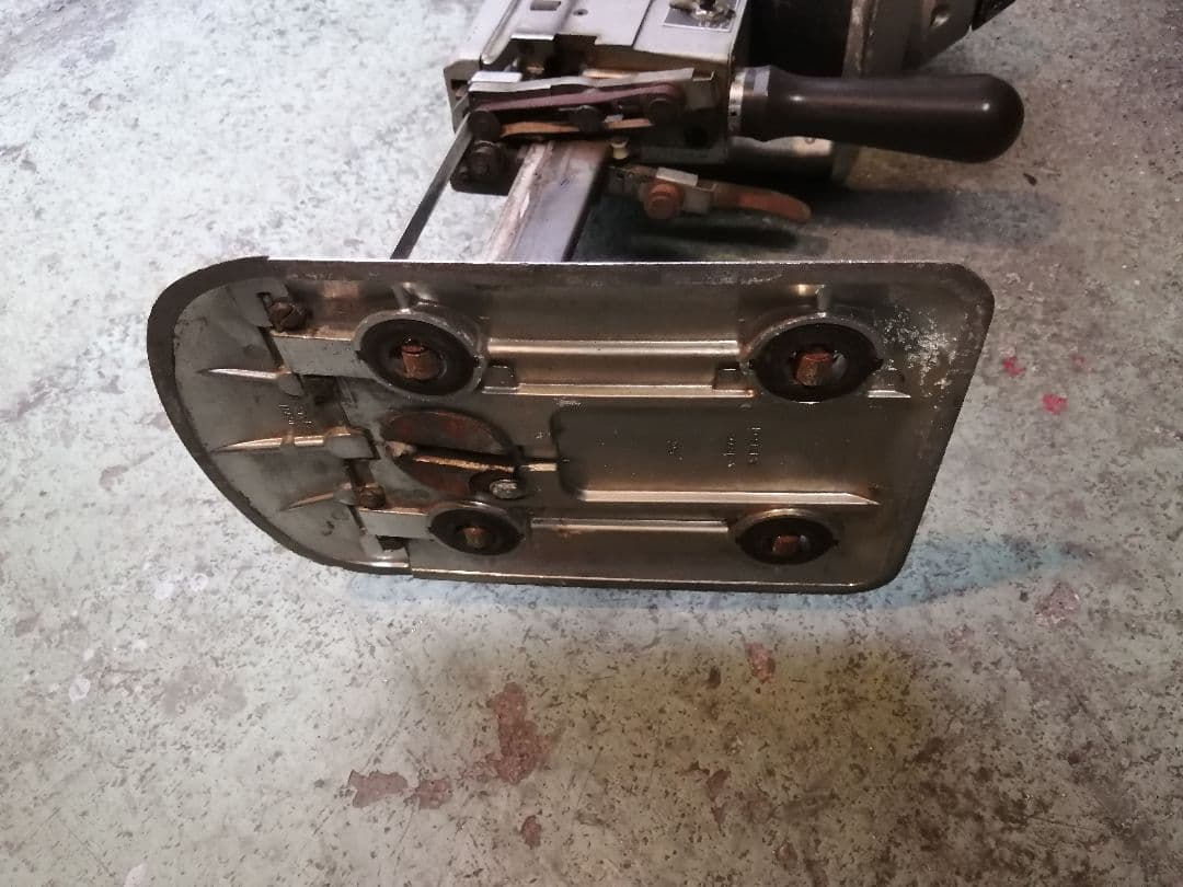 KM裁断機 100v 裁断機 衣類切断 立刃式裁断機 手渡し可能