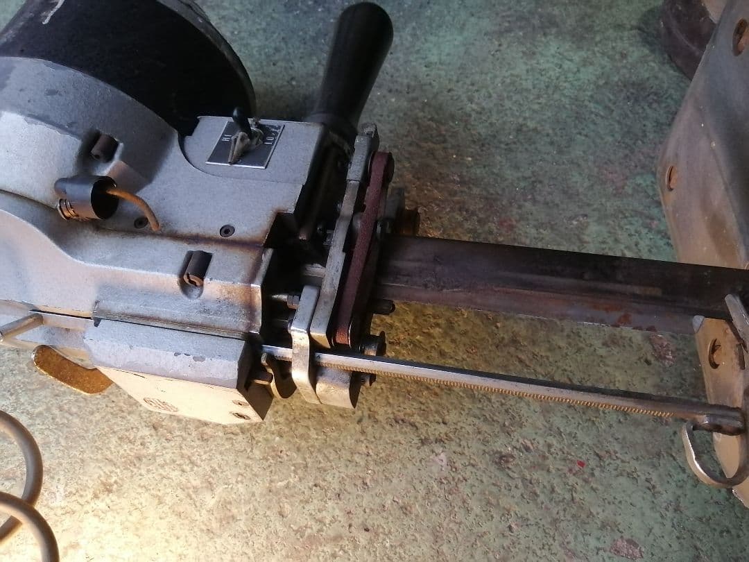 KM裁断機 100v 裁断機 衣類切断 立刃式裁断機 手渡し可能