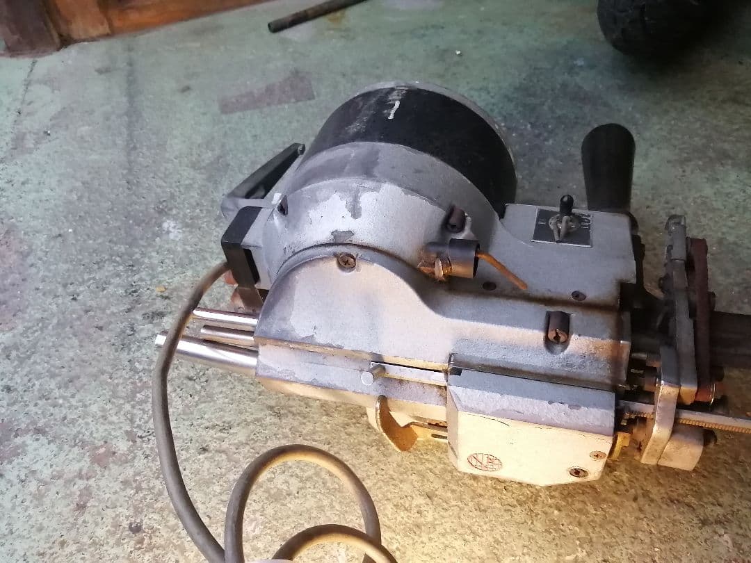 KM裁断機 100v 裁断機 衣類切断 立刃式裁断機 手渡し可能