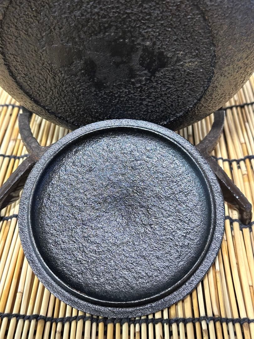 未使用品、付属品付　南部岩鋳造　１８型肌文様　南部鉄瓶　sunny様　売約済み