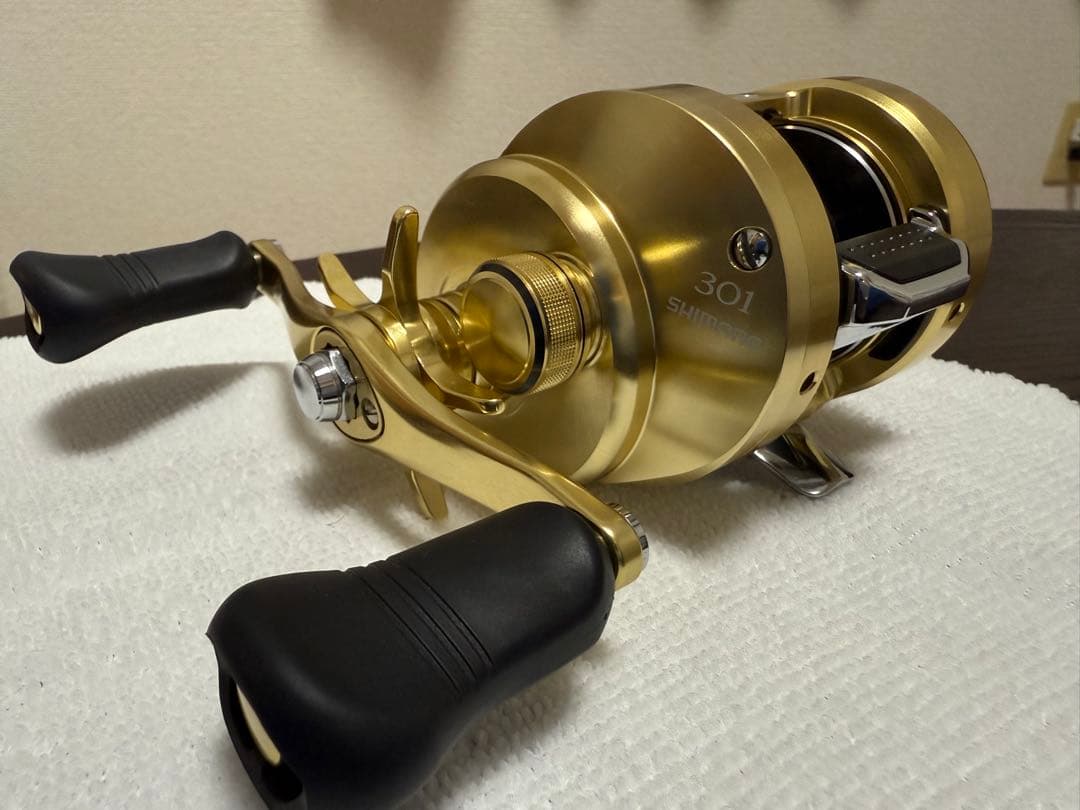 シマノ　18カルカッタコンクエスト301 左巻き